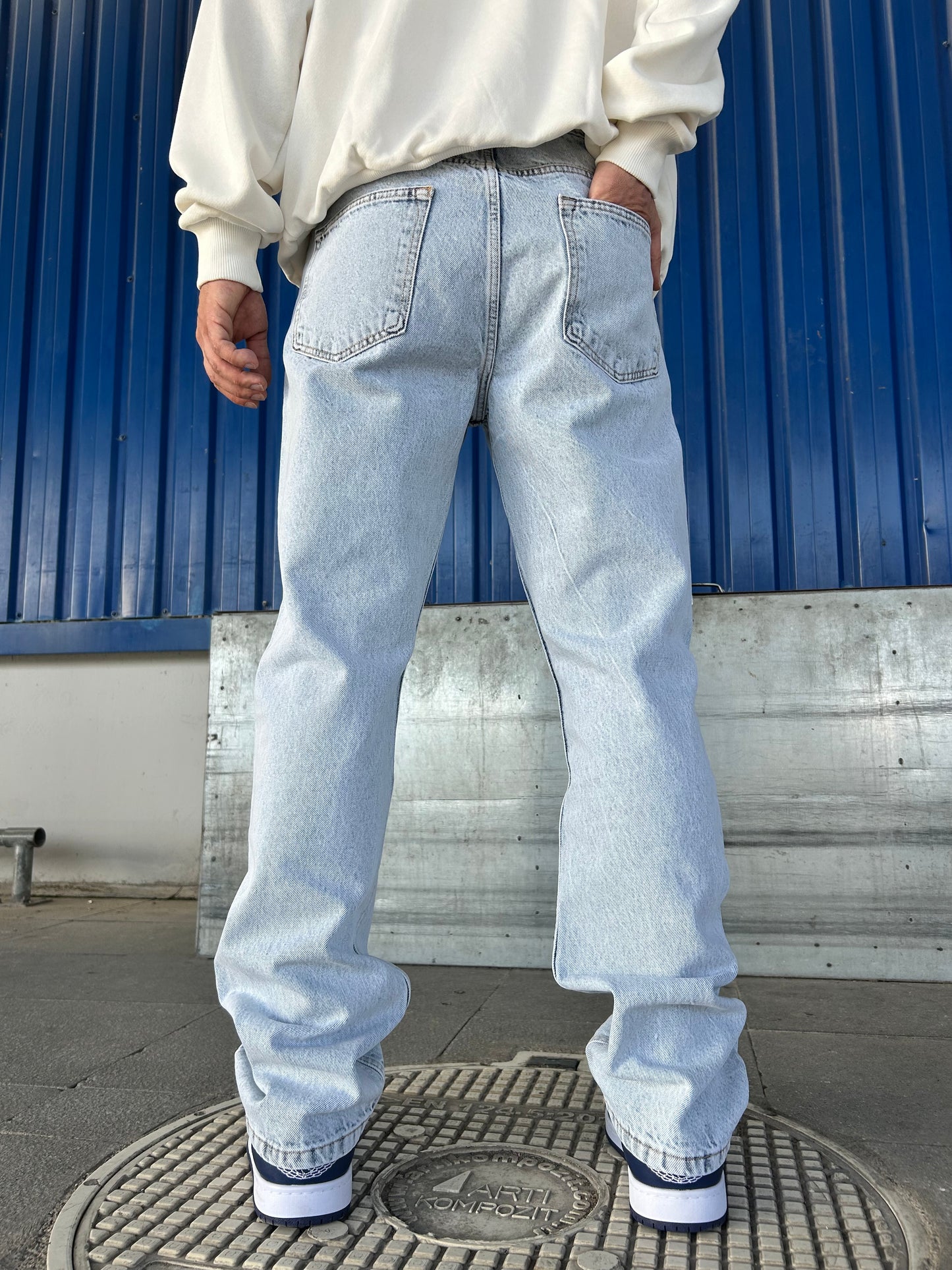 Açık Buz Mavisi Urban Script Nakış Detaylı Loose Fit Jean
