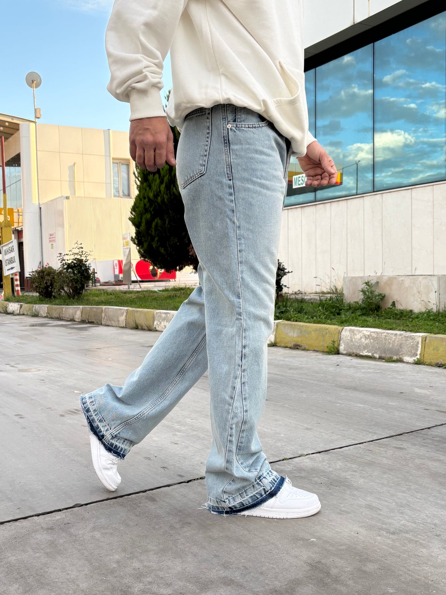 Buz Mavi Yıkamalı Flared Fit Jeans