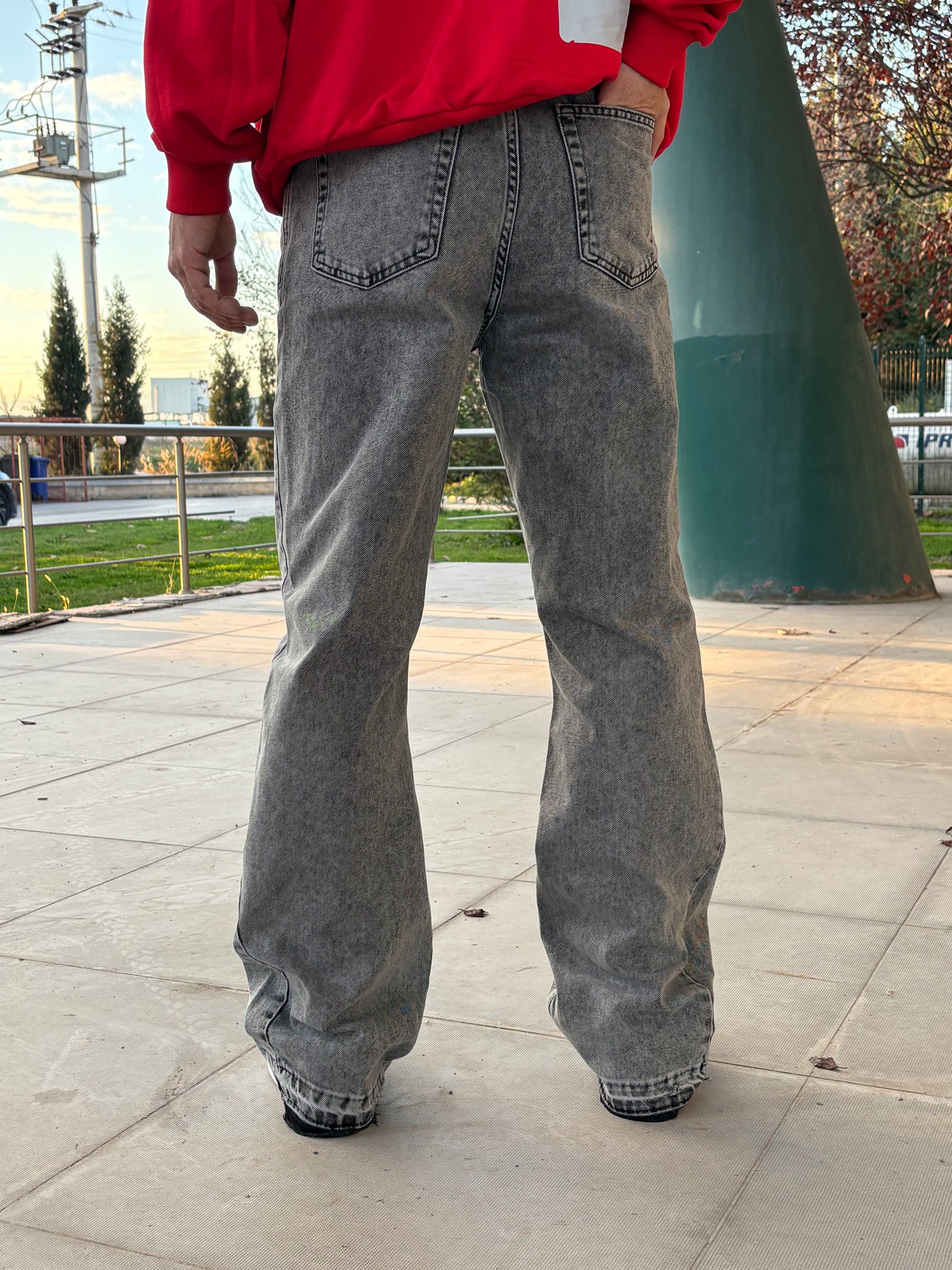 Gri Yıkamalı Flared Fit Jeans