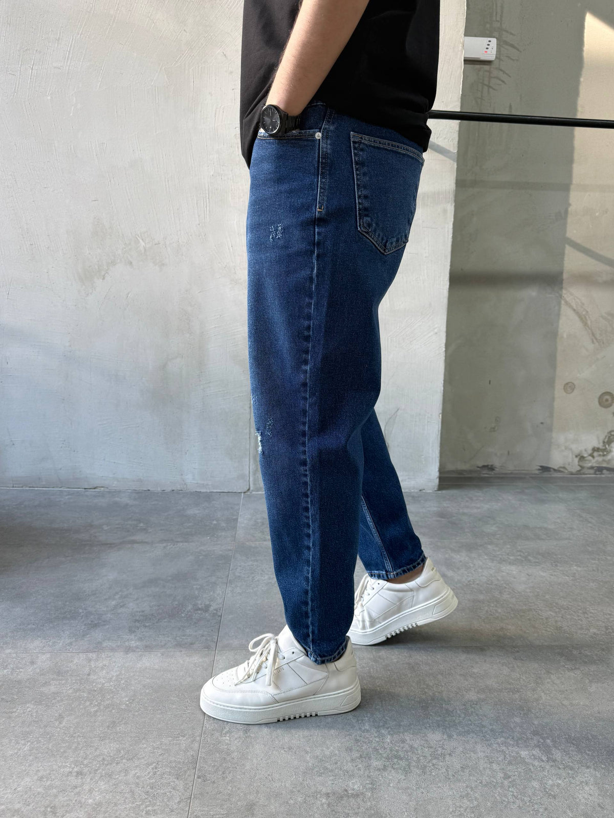 Yırtık Detaylı Rahat Kalıp Koyu Mavi Boyfriend Jean