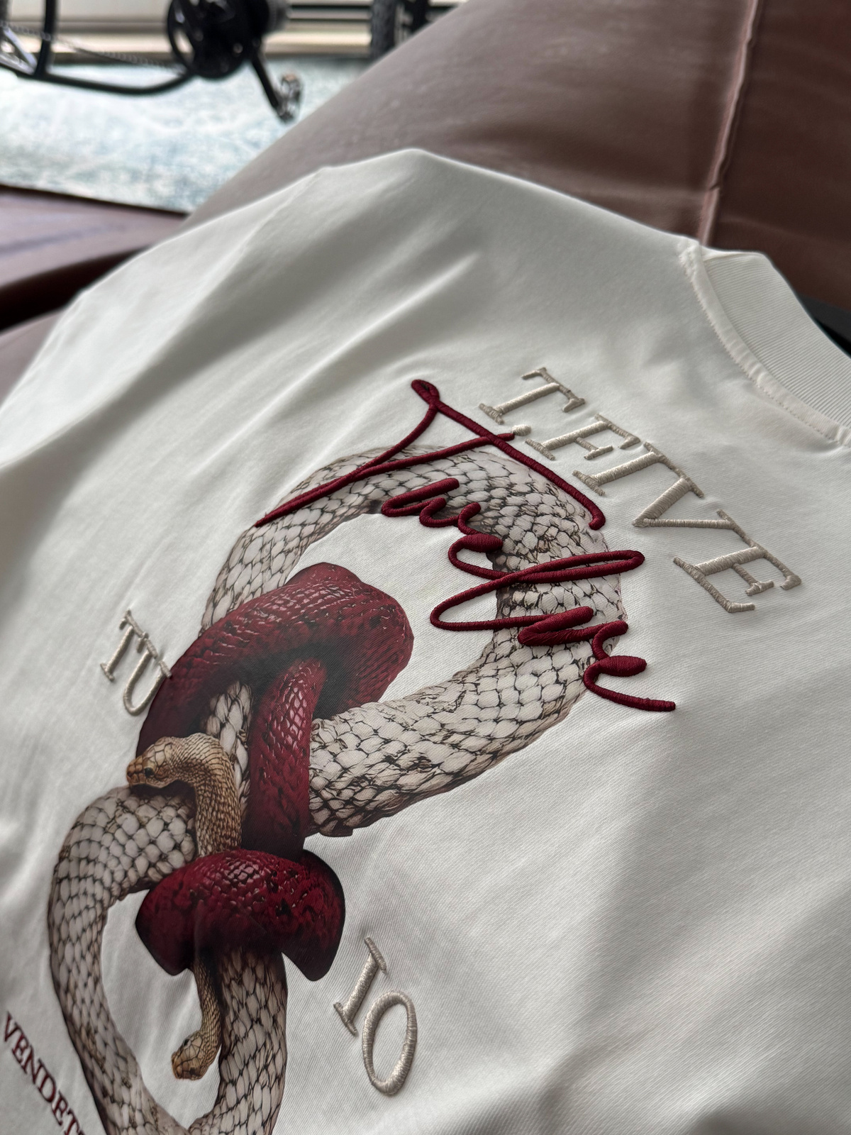 Beyaz Snake Baskılı T-Shirt