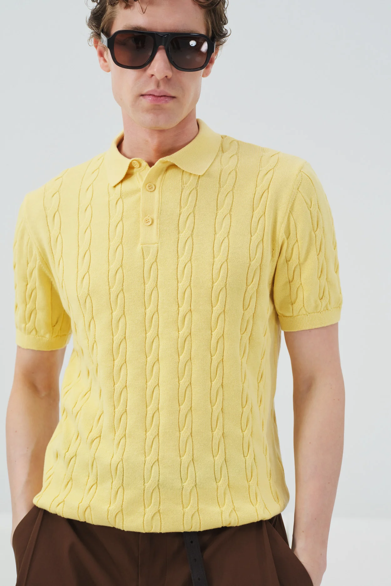 DOKULU ÖRGÜ DESENLİ SARI POLO YAKA TRİKO T-SHIRT