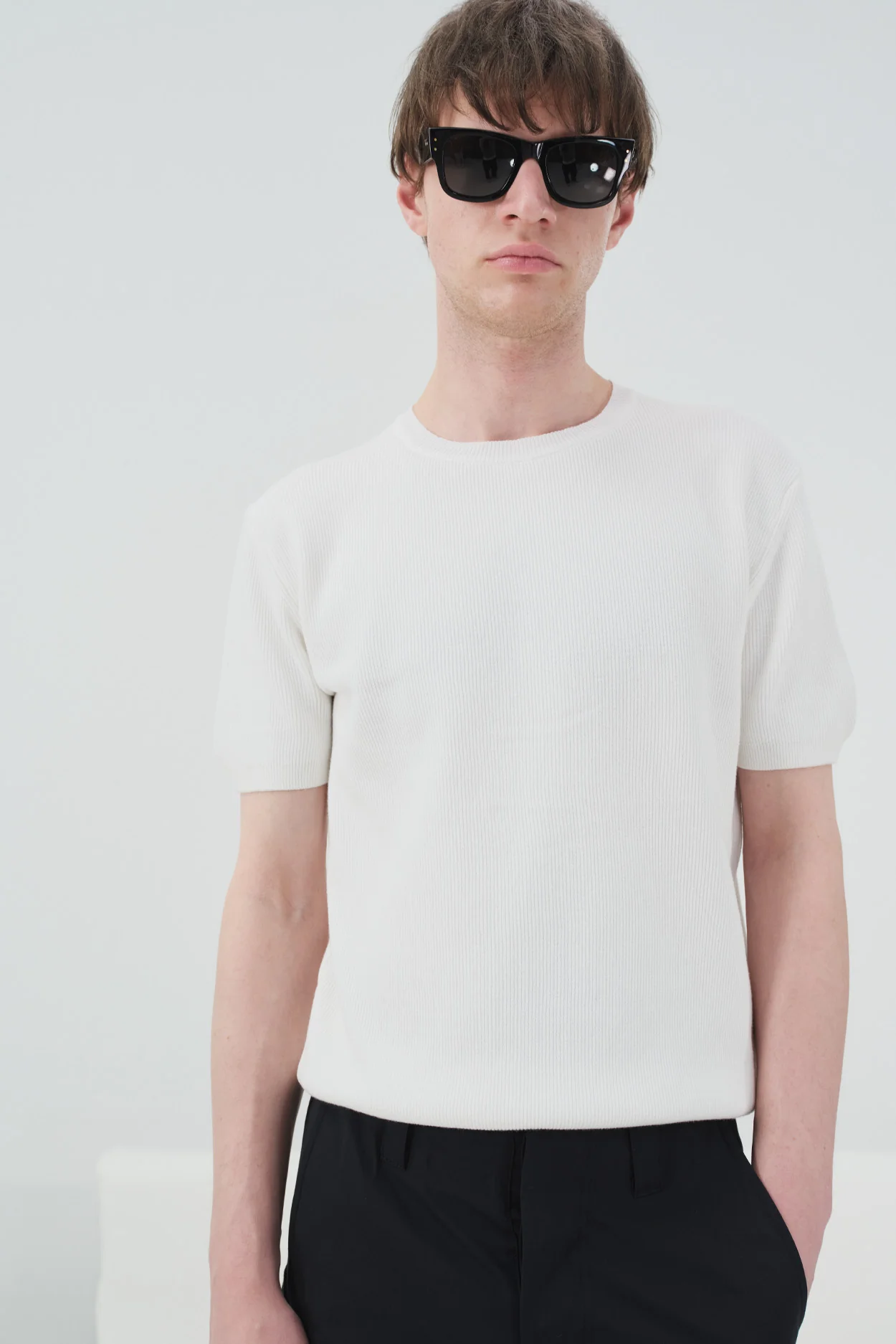 FİTİLLİ DOKULU BEYAZ TRİKO T-SHIRT