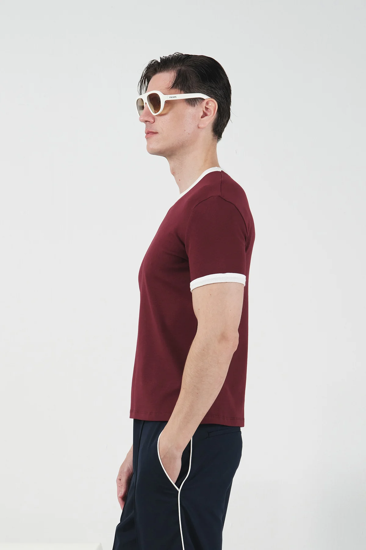 KONTRAST DETAYLI BİSİKLET YAKA BORDO T-SHIRT