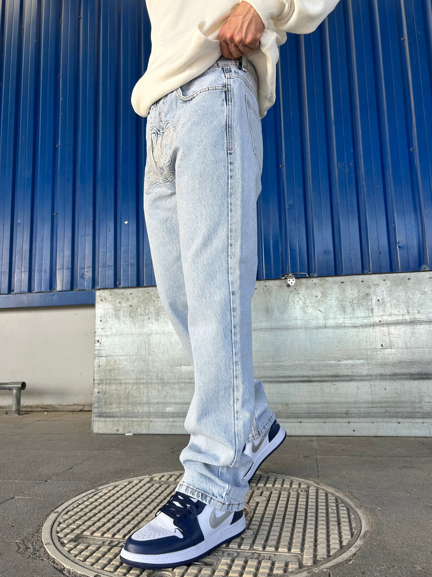 Açık Buz Mavisi Urban Script Nakış Detaylı Loose Fit Jean