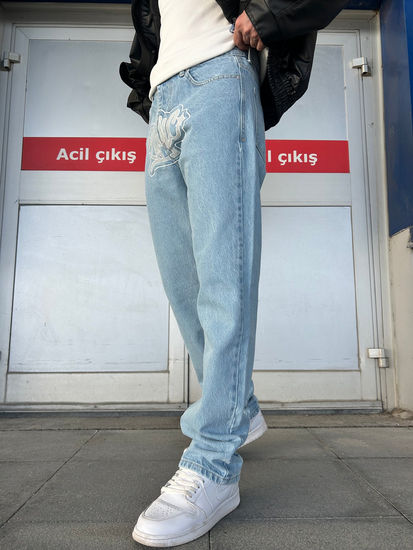 Açık Mavi Urban Script Nakış Detaylı Loose Fit Jean