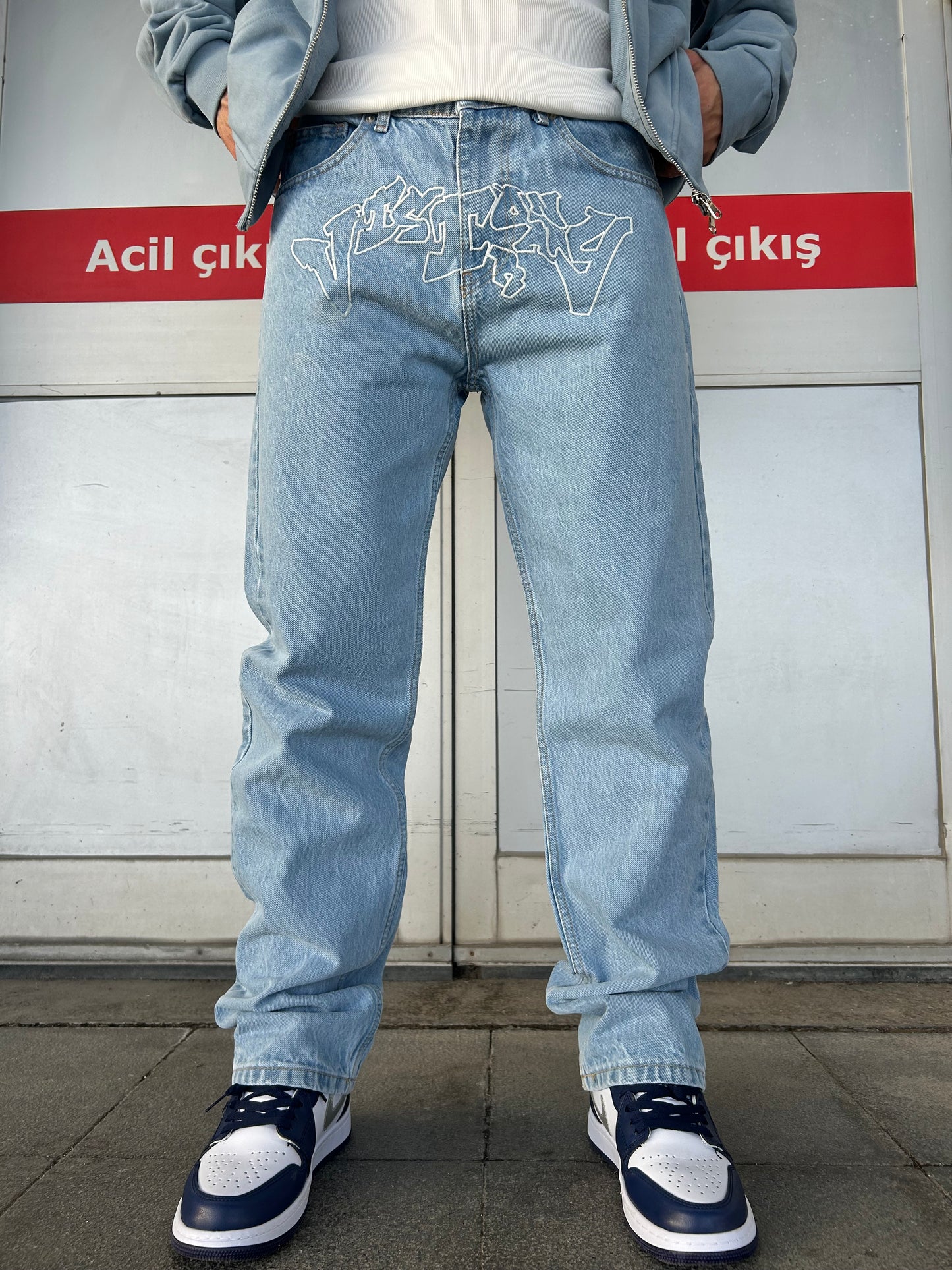 Açık Mavi Victory Script Nakış Detaylı Loose Fit Jean
