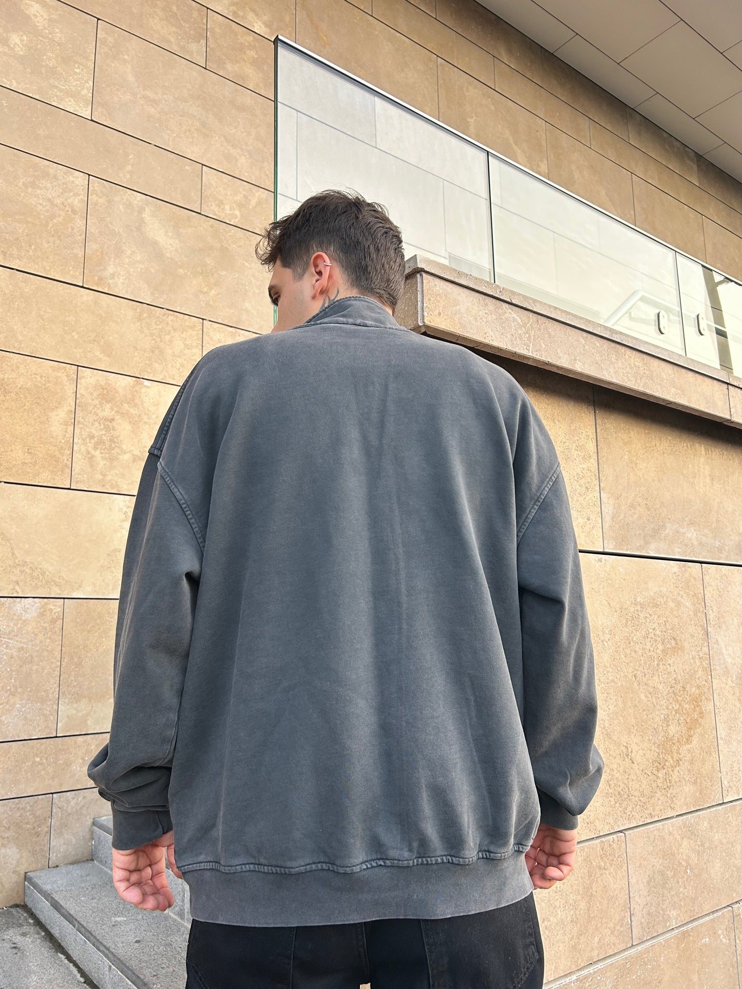 Koyu Gri Yarım Fermuarlı Yıkamalı Sweat