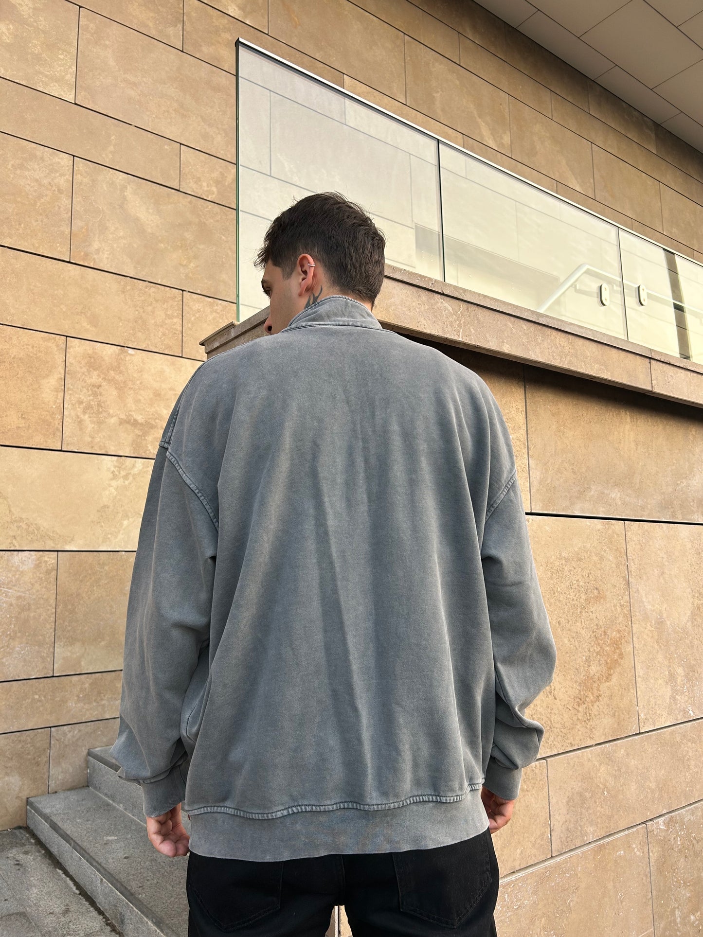 Gri Yarım Fermuarlı Yıkamalı Sweat