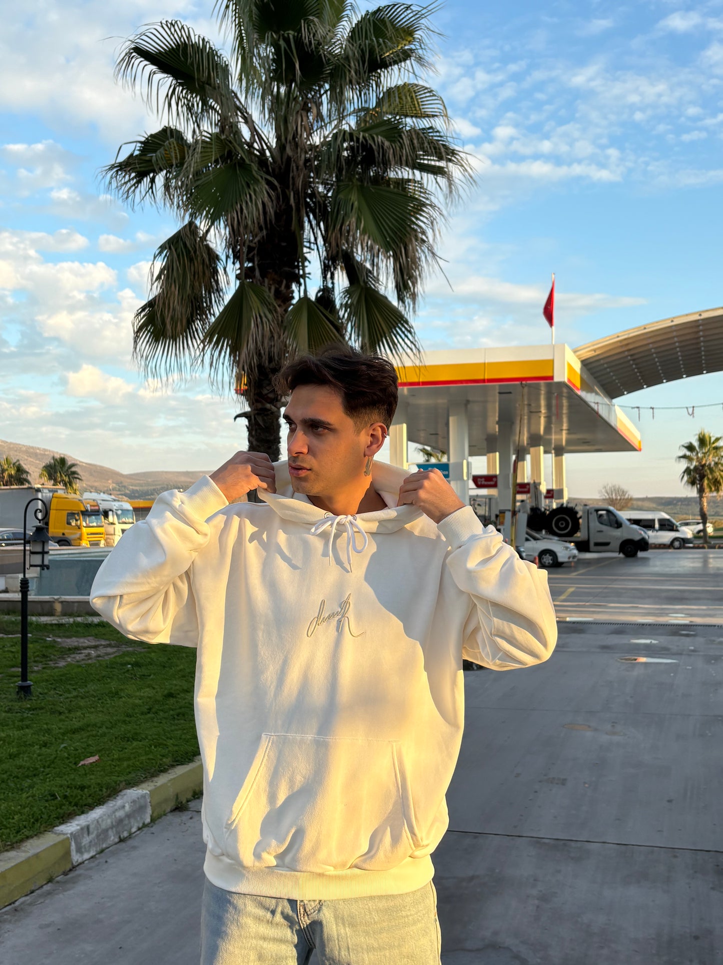 Oversize Nakışlı Kapüşonlu Sweatshirt
