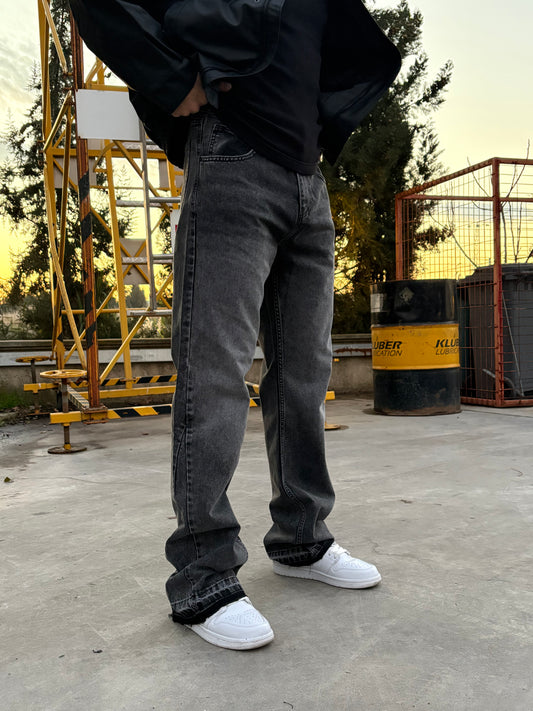 Siyah Yıkamalı Flared Fit Jeans