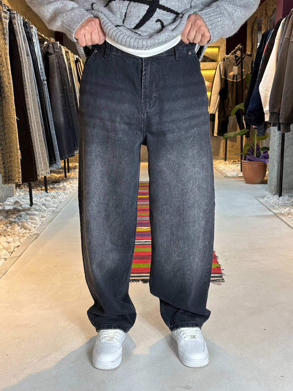 Siyah Yıkamalı Skater Fit Jean