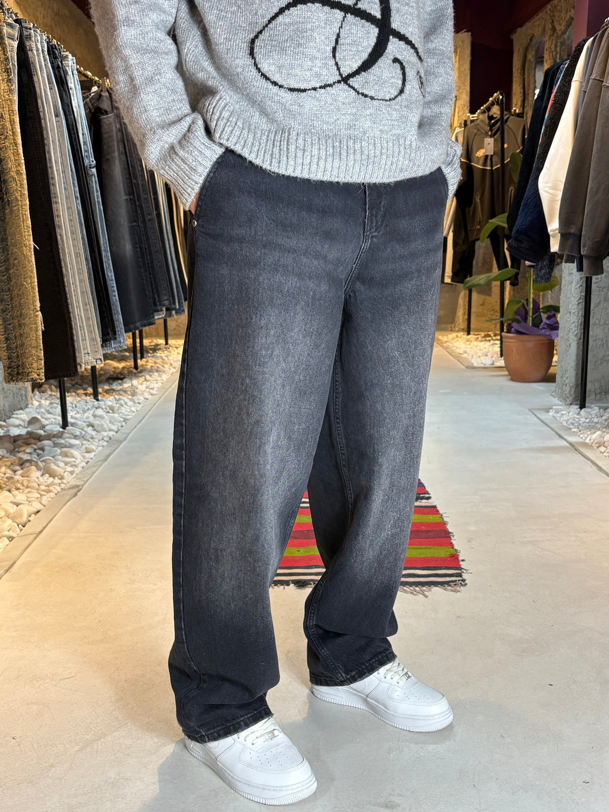 Siyah Yıkamalı Skater Fit Jean