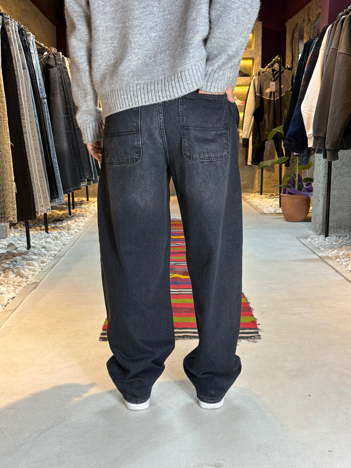 Siyah Yıkamalı Skater Fit Jean