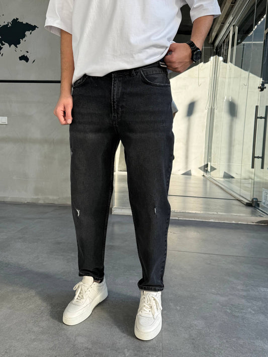 Yırtık Detaylı Rahat Kalıp Siyah Boyfriend Jean