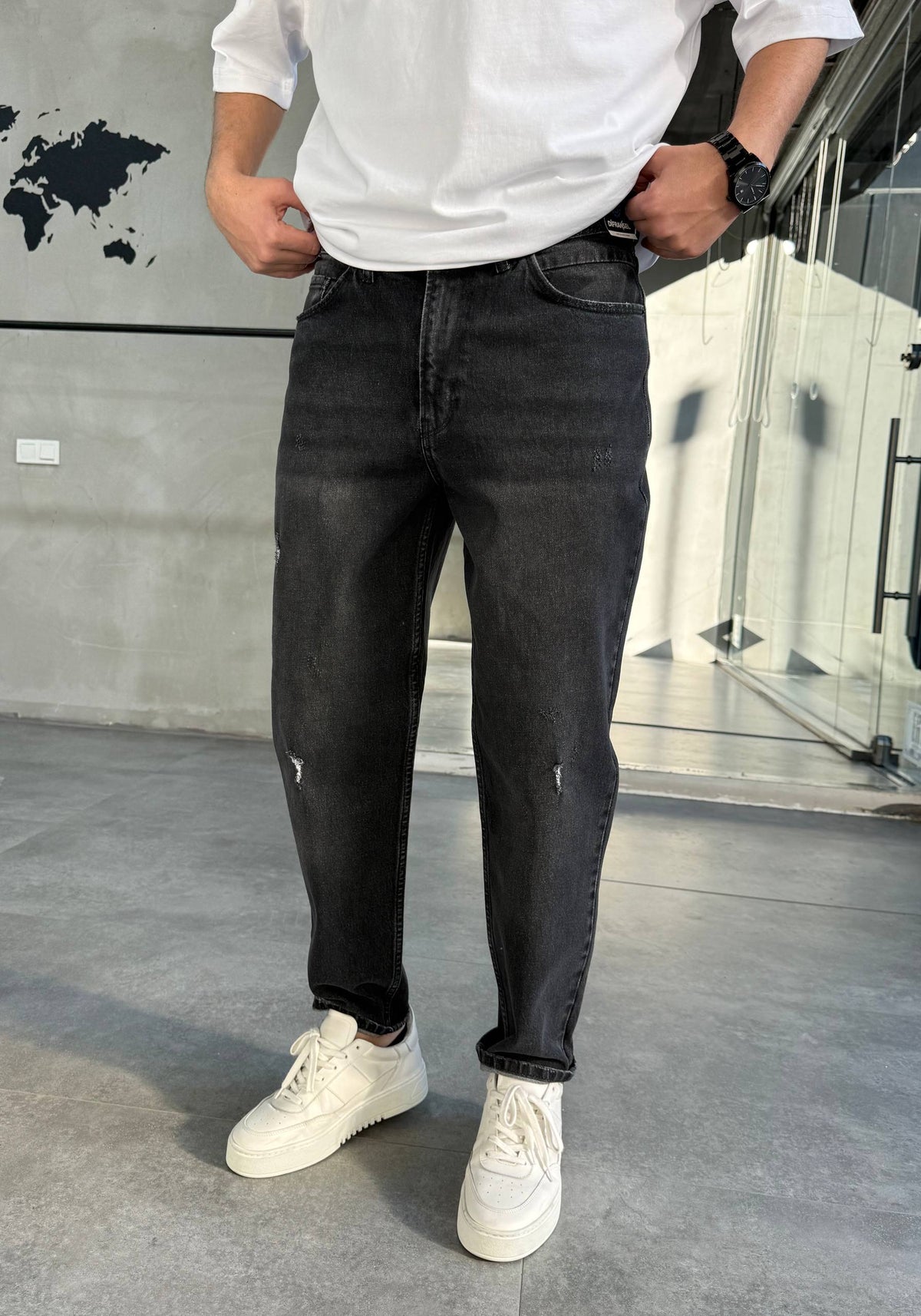 Yırtık Detaylı Rahat Kalıp Siyah Boyfriend Jean