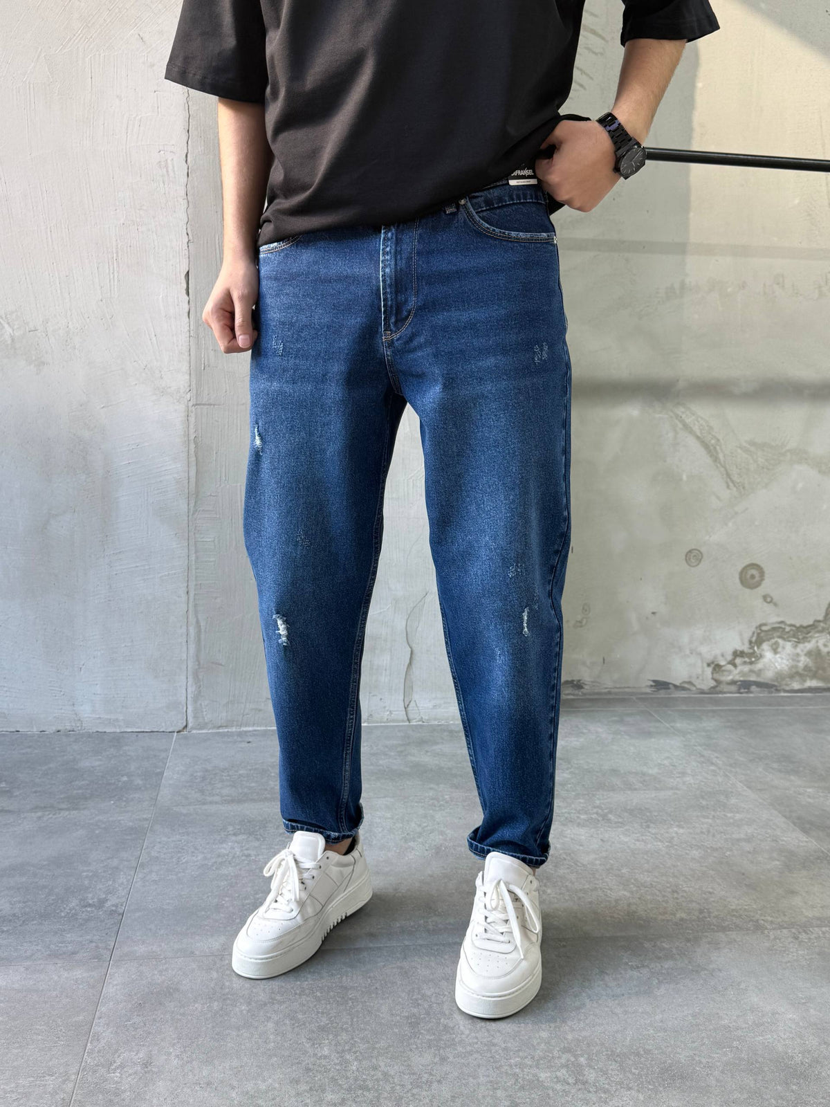 Yırtık Detaylı Rahat Kalıp Koyu Mavi Boyfriend Jean